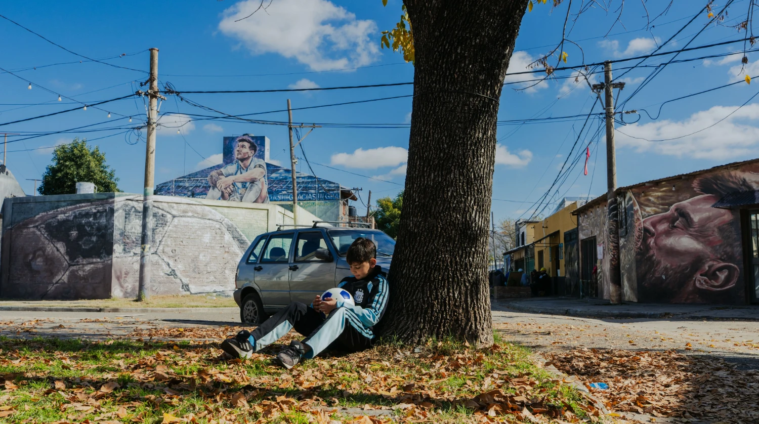 Oliver steps into the neighborhood where Lionel Messi once lived.